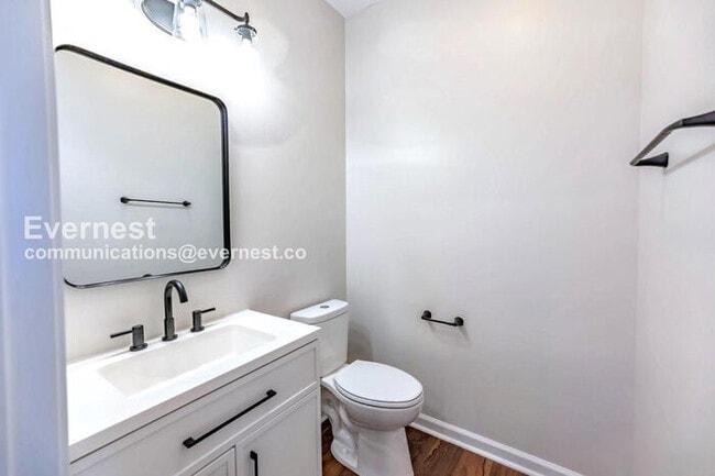 Building Photo - 115 Pine St