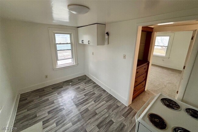 Building Photo - 958 E Wilbeth Rd