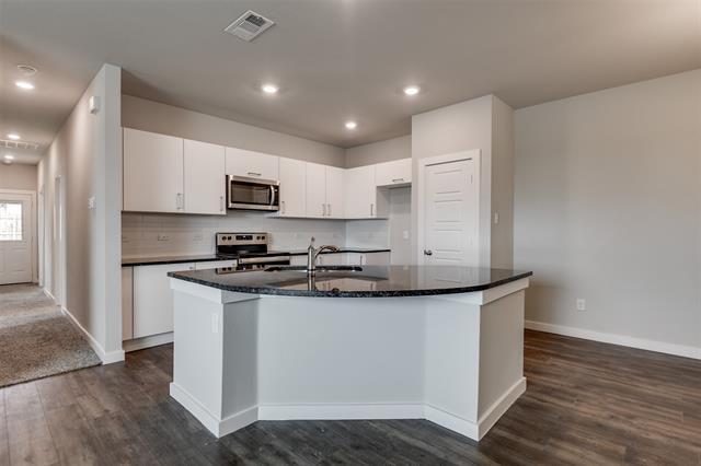 Building Photo - 704 Wheatfield Dr