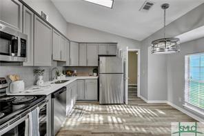 Building Photo - 60 Quail Forest Dr