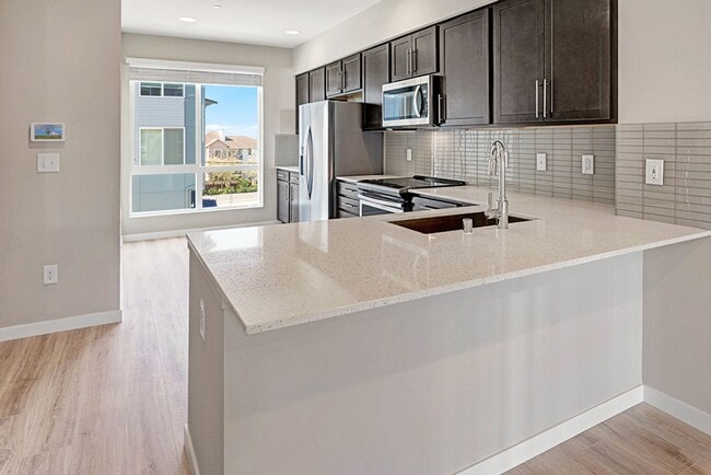 Building Photo - New Modern 2BD/2.5BTH Townhome for Lease in Lynnwood - Small Pet Friendly!