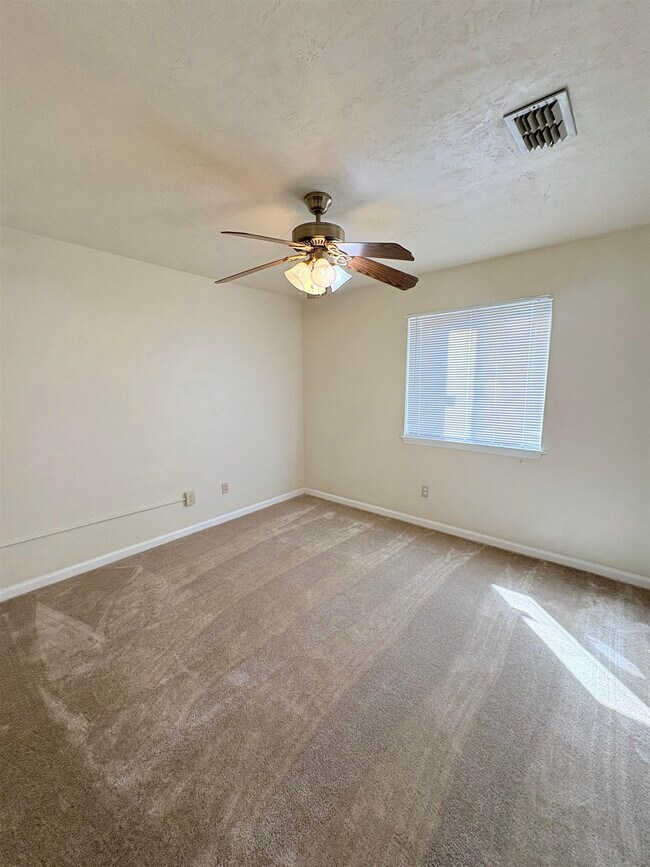 Building Photo - 3687 Donovan Dr