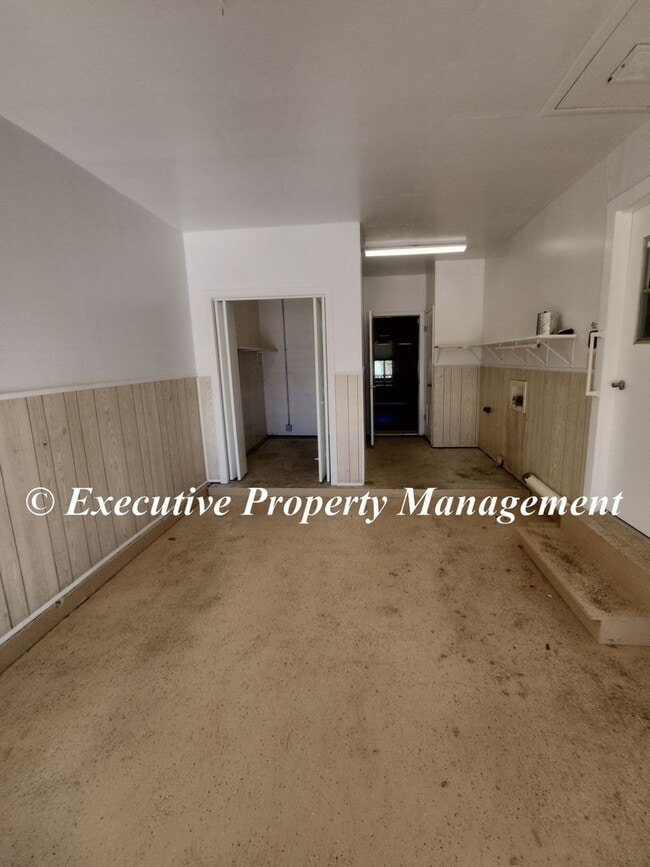 Building Photo - 1009 Robertson Ave