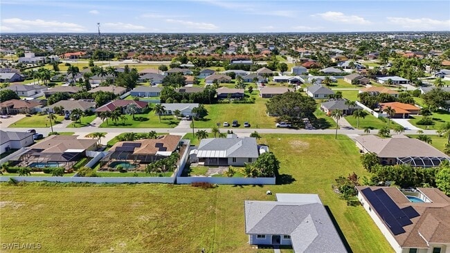 Building Photo - 4421 SW 14th Pl