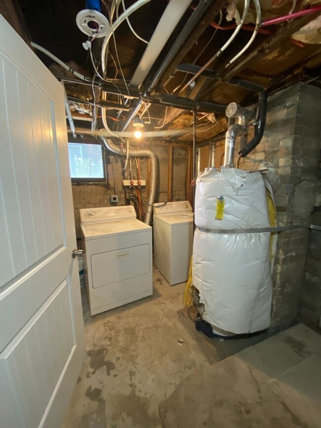 Building Photo - Amazingly Located Home