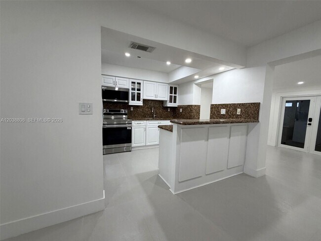 Building Photo - 501 NW 25th Ct