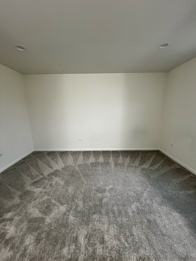 Building Photo - 858 Finley Dr