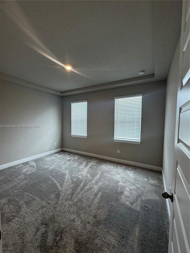 Building Photo - 6712 Cloverdale Ave