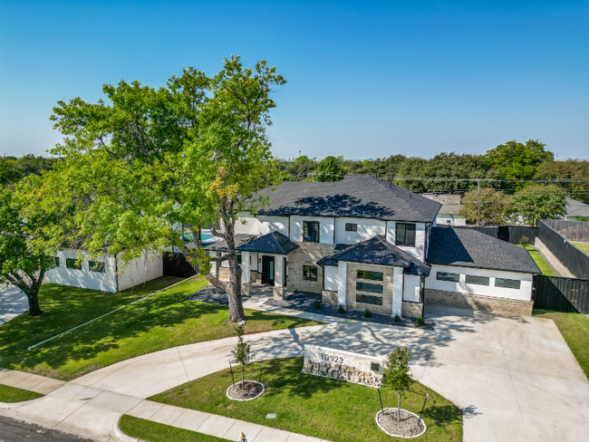 Building Photo - 10923 Marsh Ln