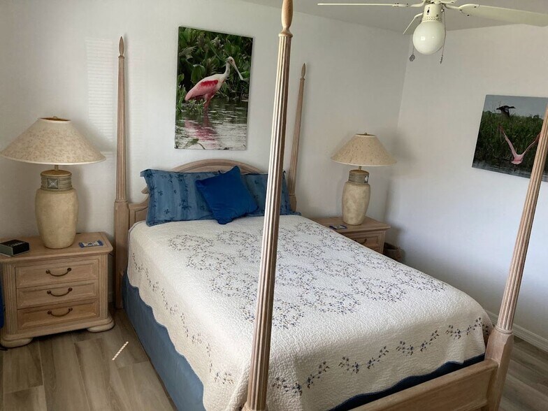 Building Photo - Short term FULLY FURNISHED vacation rental ,3/2 Pool Home on canal