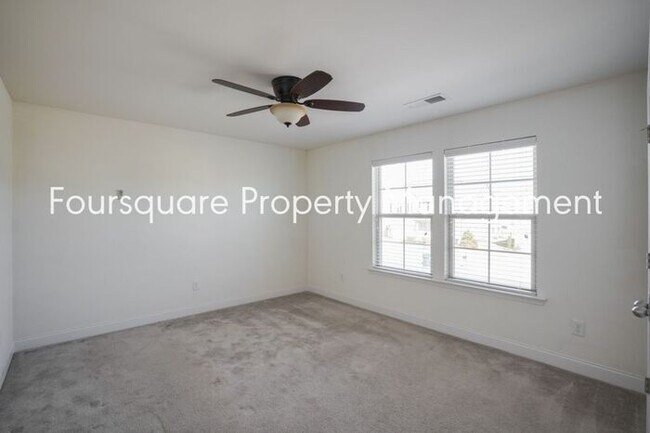 Building Photo - Spacious Single-Family Home with Open Floor Plan, Loft & Two-Car Garage – In the Popular Arrowhea...
