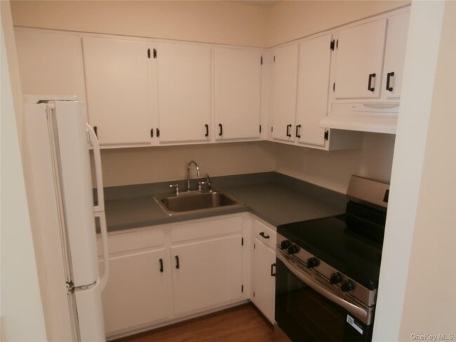 Building Photo - 1000 9th St