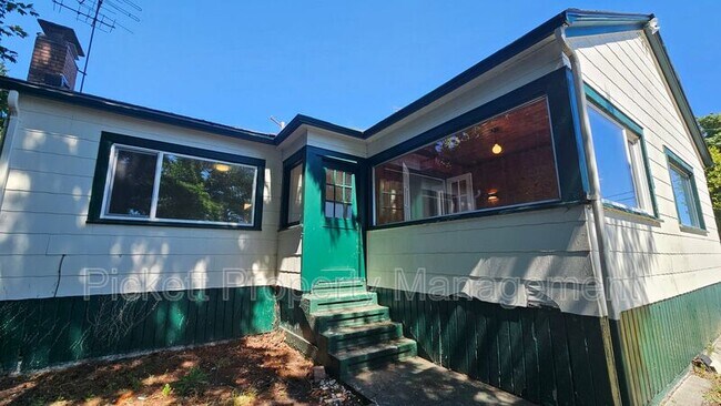 Building Photo - 1604 Jacobsen Blvd