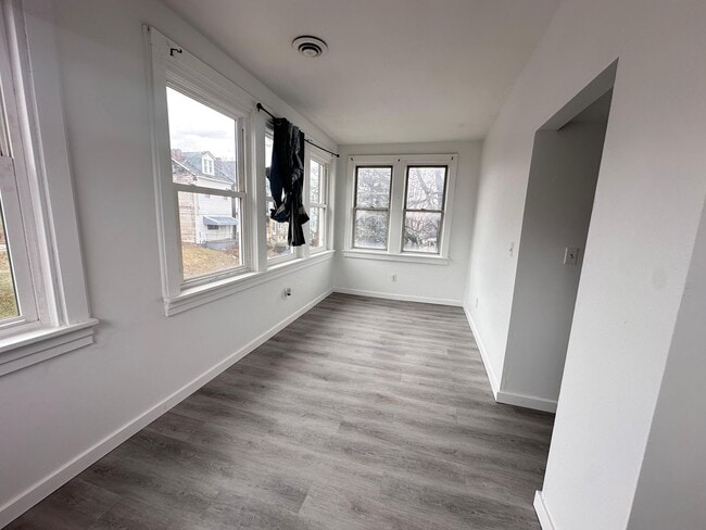 Building Photo - 132 Charles St