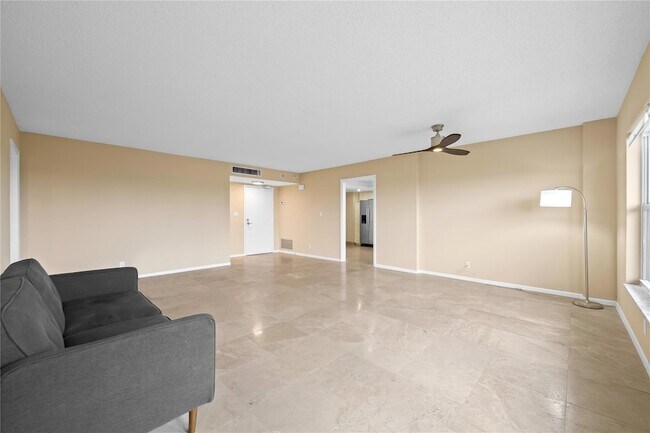 Building Photo - 3900 Galt Ocean Dr