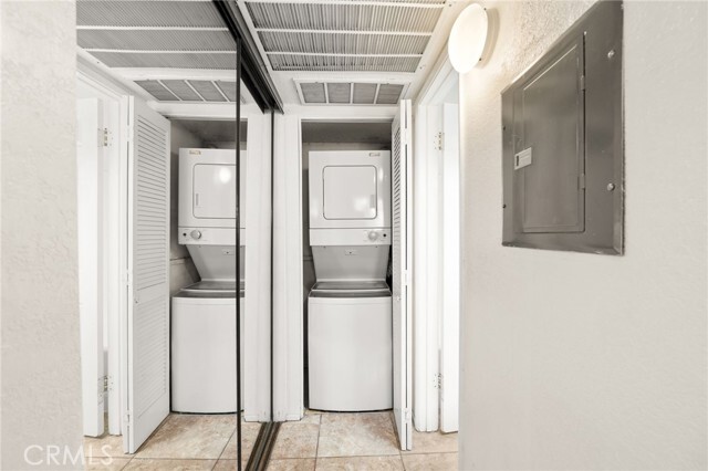 Building Photo - 3645 Country Oaks Loop