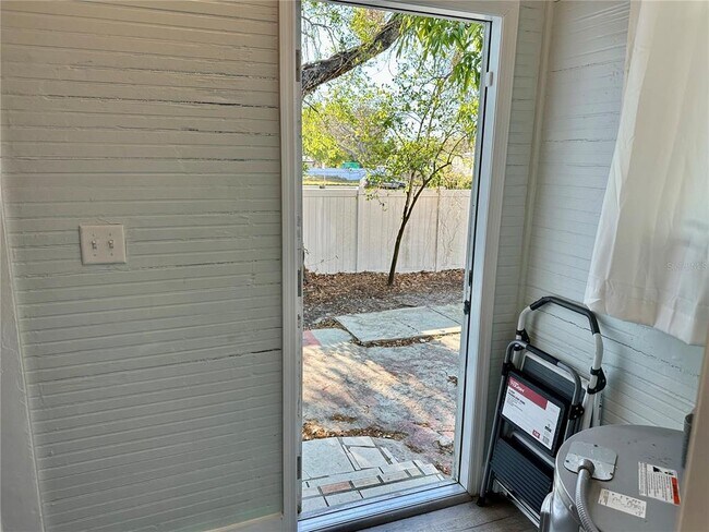 Building Photo - 1504 E 33rd Ave