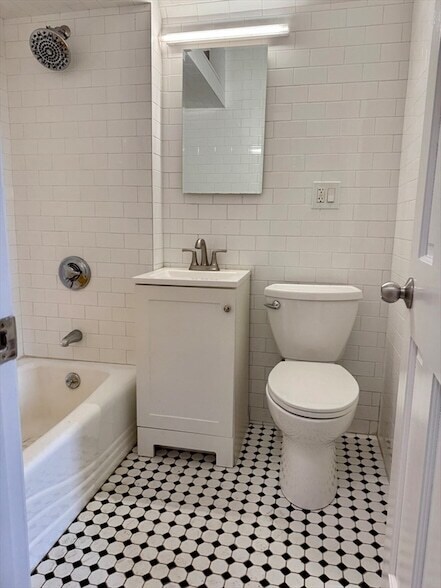 Building Photo - 225 Chestnut St