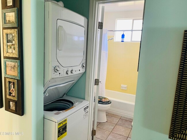 Building Photo - 5573 Calle Arena