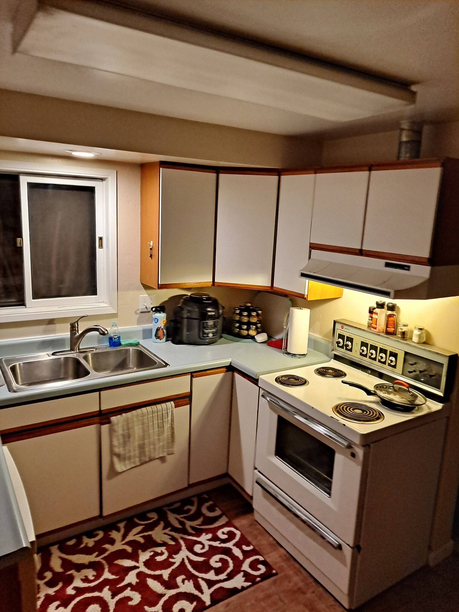 Building Photo - 1358 NW Hall Dr