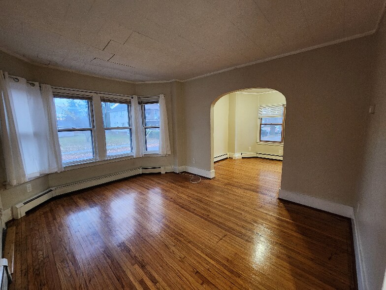 Primary Photo - 121 McKinley Pkwy