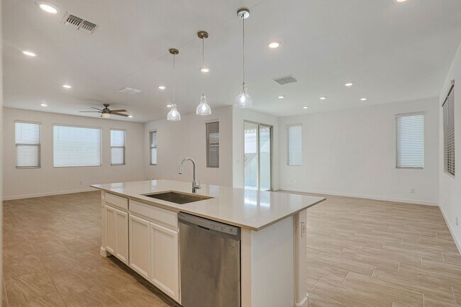 Building Photo - 12881 N 145th Dr