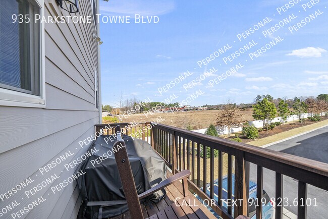 Building Photo - 935 Parkstone Towne Blvd