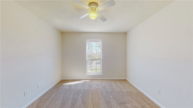 Building Photo - 1511 Hollow Hill Dr