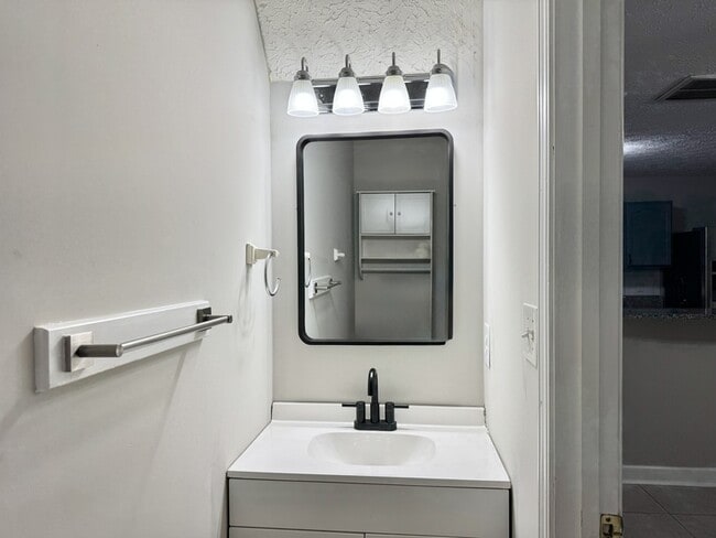 Building Photo - 505 Clearfield Dr