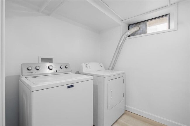 Building Photo - 5 Holten Ave