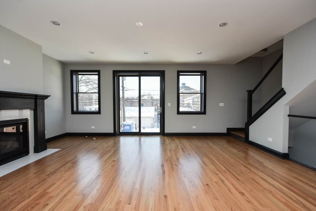 Building Photo - 3923 N Ashland Ave