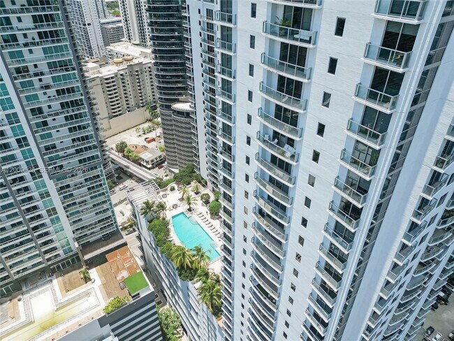 Building Photo - 1060 Brickell Ave