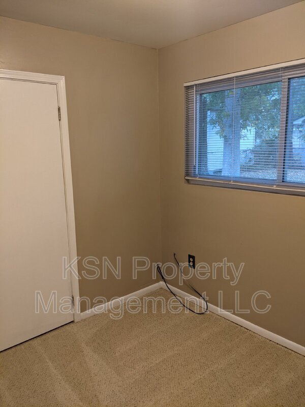 Building Photo - 412 Barnhill Dr