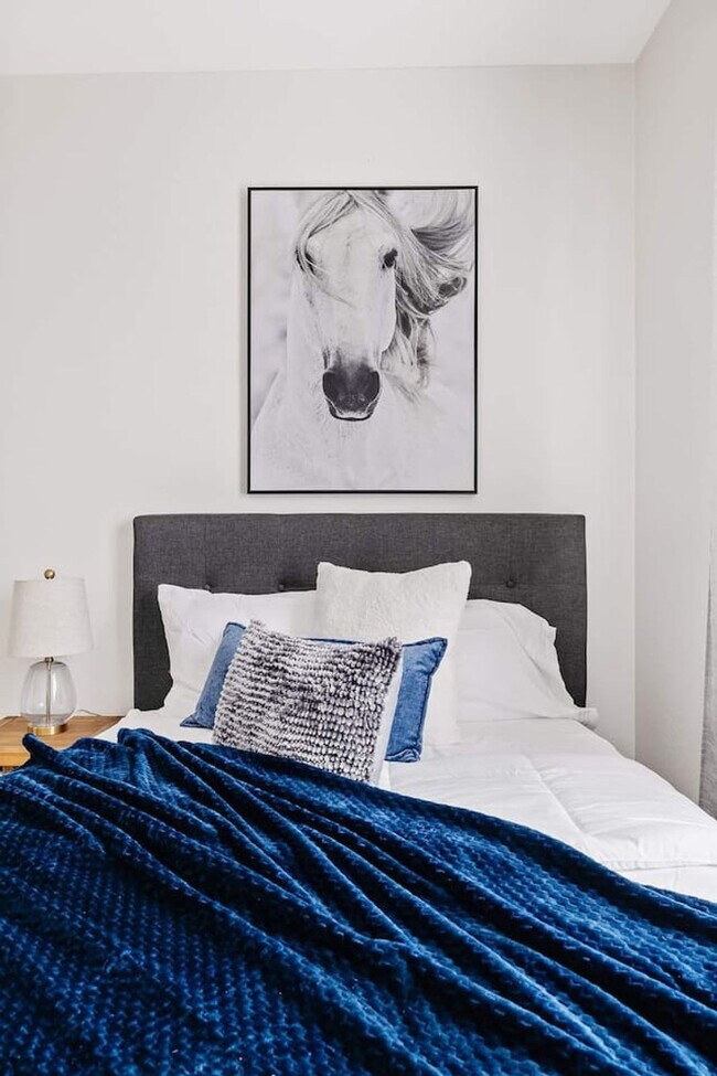 Building Photo - 2372 E Sequoia Dr