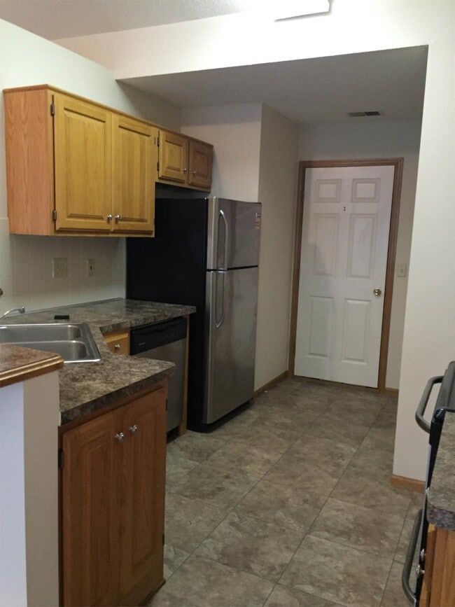 Building Photo - 2909 Russel Ct