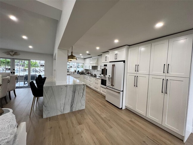 Building Photo - 3000 Jasmine Terrace