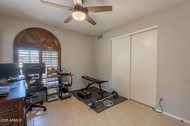 Building Photo - 3829 E Ahwatukee Dr