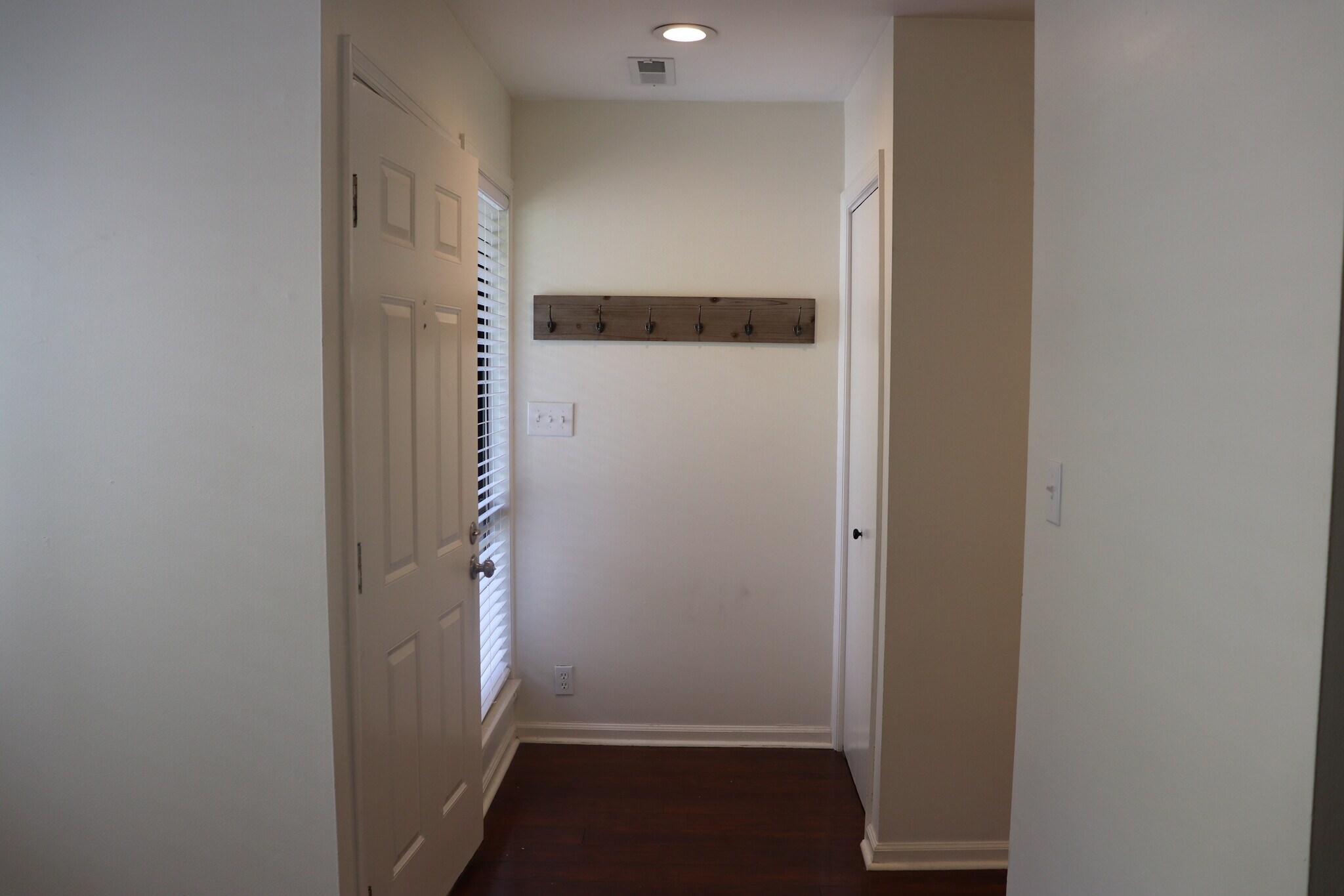 Building Photo - 703 Idlewood Ln