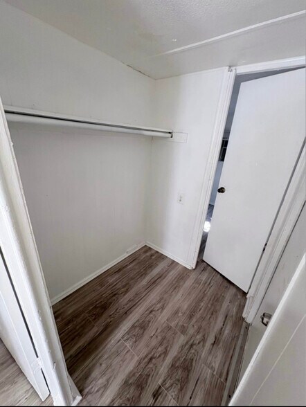 Building Photo - 215 Weeks Rd