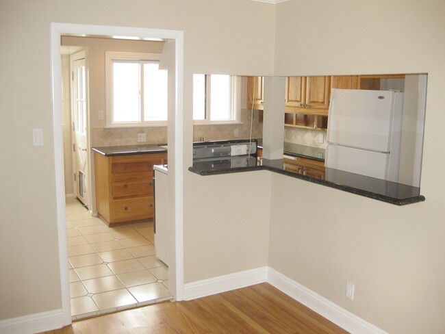 view into kitchen - 625 30th St