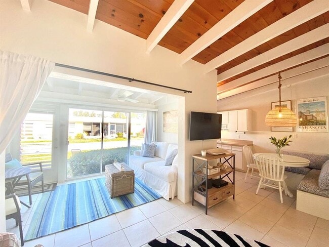 Building Photo - 6006 Midnight Pass Rd