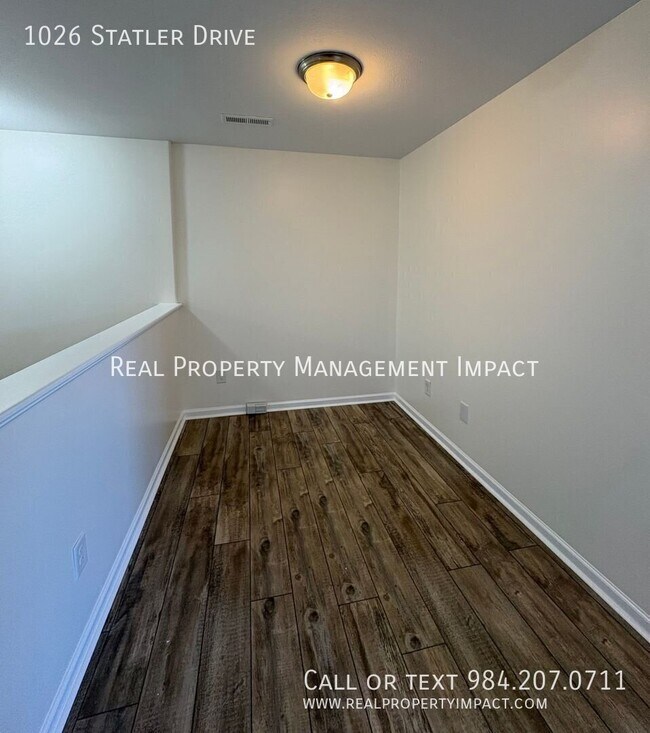 Building Photo - 1026 Statler Dr