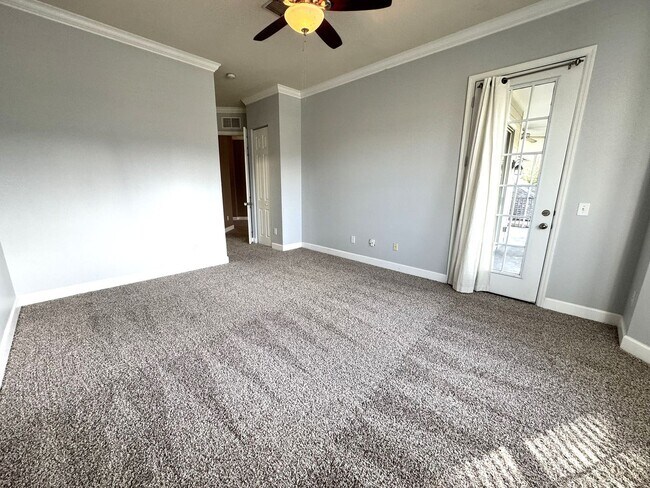 Building Photo - 3BR/3BA Eagle Harbor Condo w/ Garage