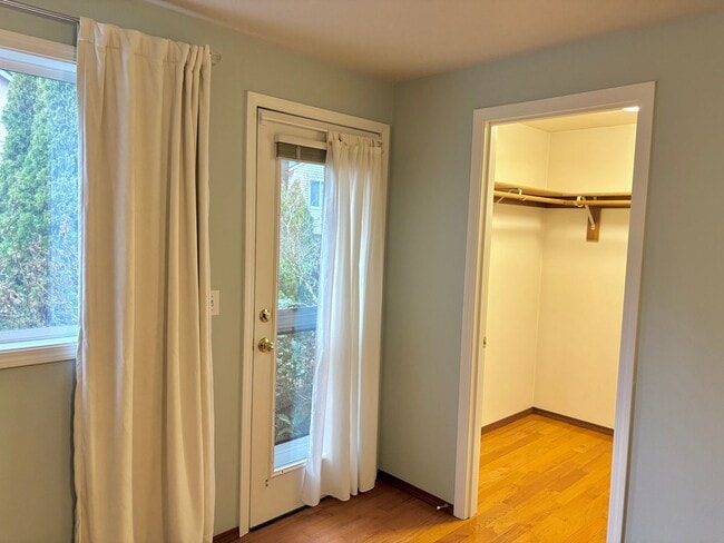 Building Photo - Spacious Ranch Style Home w/ private patio and yard, 2 car garage and vaulted ceilings