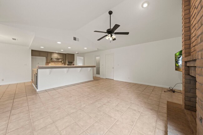 Building Photo - Single-Story El Dorado Hills Home with Vau...