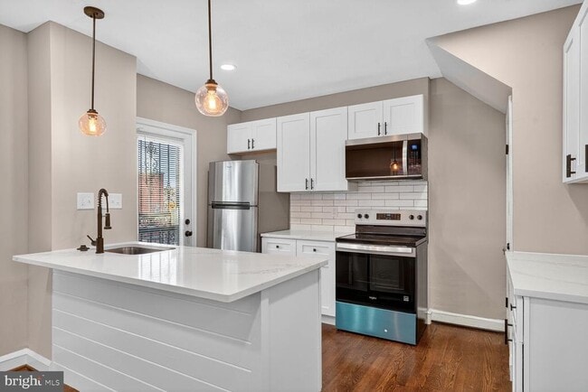 Building Photo - 1109 Congress St SE