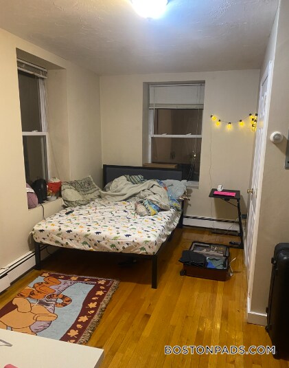 Building Photo - 28 Fleet St