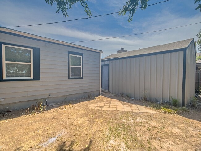 Building Photo - Phenomenally Beautiful FOUR bedroom TWO bath, Newly Remodeled Home! AVAILABLE RENT TO OWN!!