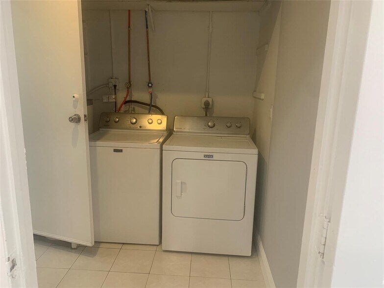 Building Photo - 2761 NW 69th Ave