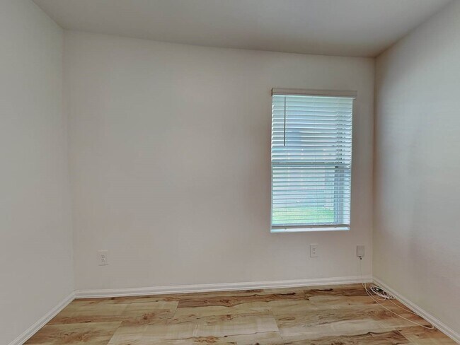 Building Photo - 18714 Mercer Fls Dr